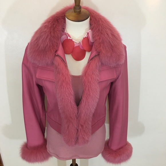 Flirty, functional fashion! 💖 - Picture 7 of 8